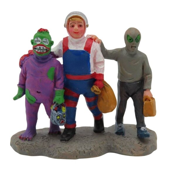 Lemax Spaceman and Two Aliens 32667 Spooky Town Trick Treater Halloween Village - Picture 1 of 12